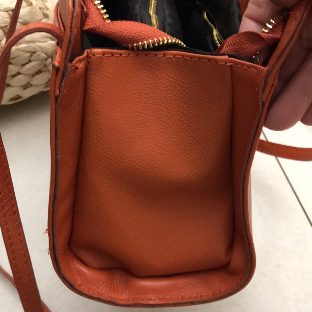 Divina Fireeze leather structured beautiful purse. - Picture 8 of 12